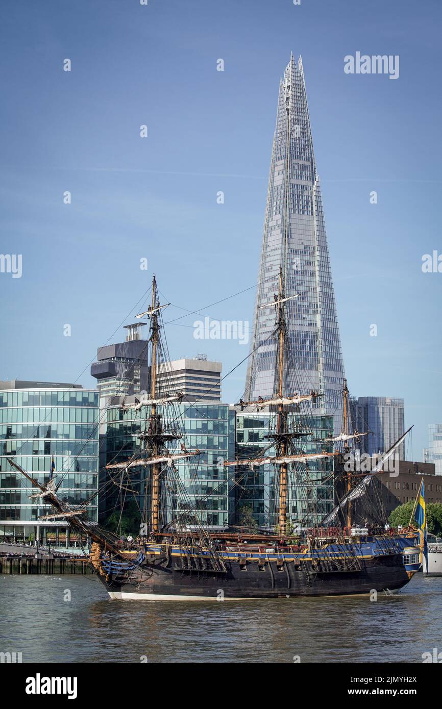 Londra, Regno Unito. 8th agosto 2022. Goteborg - l'alta barca a vela svedese arriva in città. La nave a vela attiva più grande del mondo arriva a Londra. Il Goteborg, una replica quasi perfetta di una nave alta 18th secoli, è stato originariamente lanciato nel 1738 con le sue origini alla Svedese East India Company. Questa replica ha richiesto 20 anni per costruire con il lavoro a partire dal 1995. Credit: Guy Corbishley/Alamy Live News Foto Stock