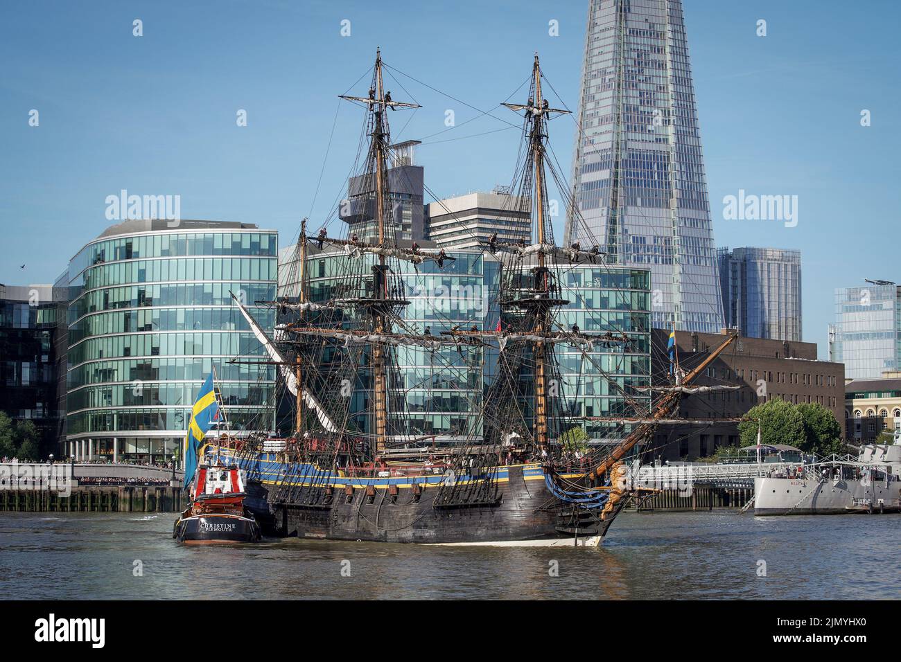 Londra, Regno Unito. 8th agosto 2022. Goteborg - l'alta barca a vela svedese arriva in città. La nave a vela attiva più grande del mondo arriva a Londra. Il Goteborg, una replica quasi perfetta di una nave alta 18th secoli, è stato originariamente lanciato nel 1738 con le sue origini alla Svedese East India Company. Questa replica ha richiesto 20 anni per costruire con il lavoro a partire dal 1995. Credit: Guy Corbishley/Alamy Live News Foto Stock