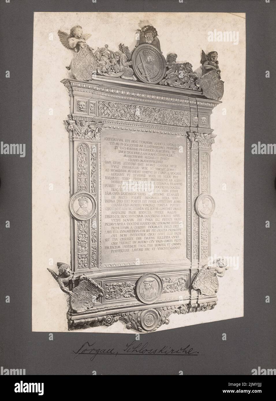 Fotografo sconosciuto, iscrizione fondante alla chiesa del castello, Torgau (senza dat.): Vista. Foto, 31,7 x 23,3 cm (inclusi i bordi di scansione) Foto Stock