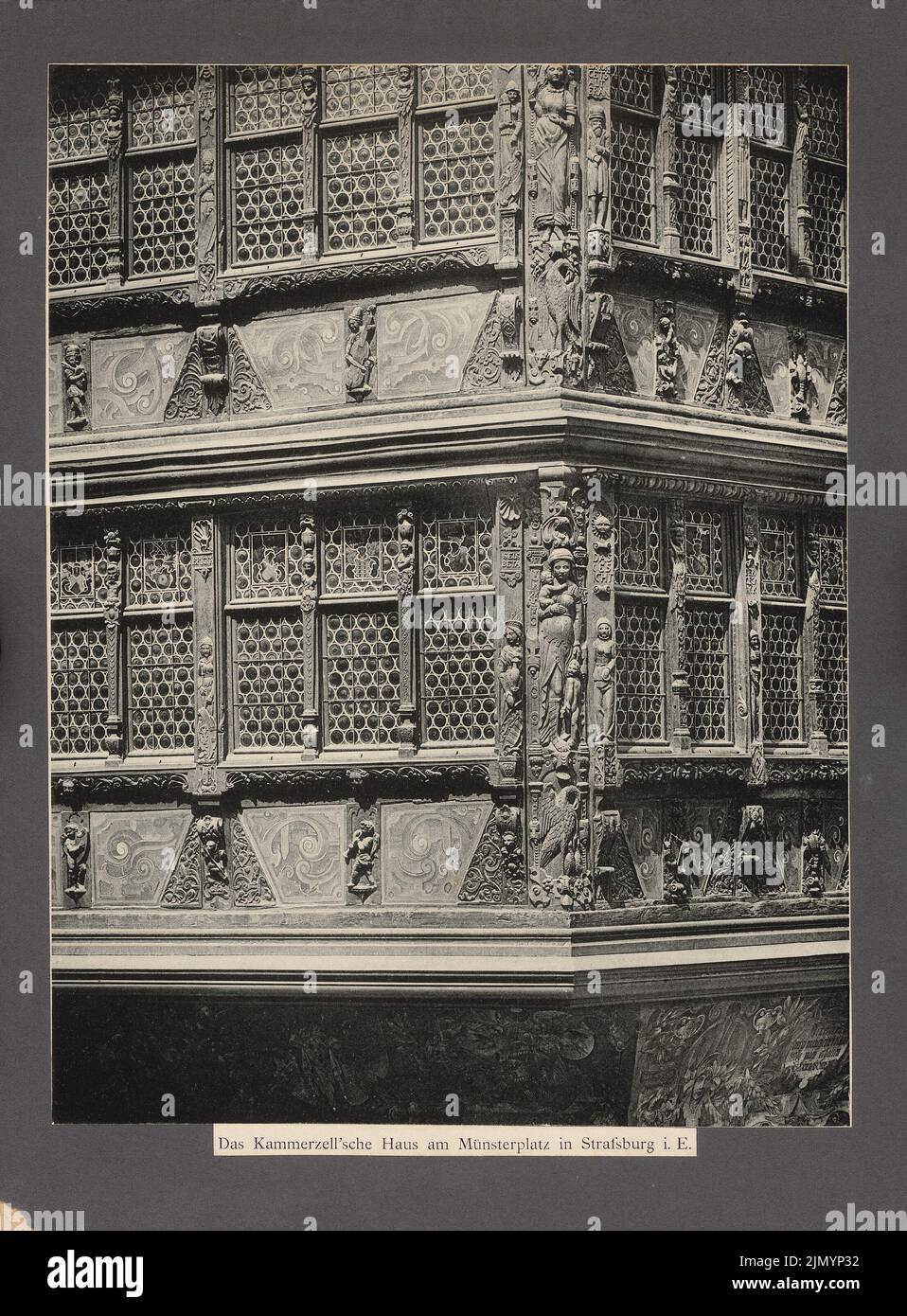 Fotografo sconosciuto, casa di Kammerzel, Strasburgo (senza dat.): Dettaglio della facciata con ricca figura intagliata e setole in piombo. Foto, 31,7 x 23,3 cm (inclusi i bordi di scansione) Foto Stock
