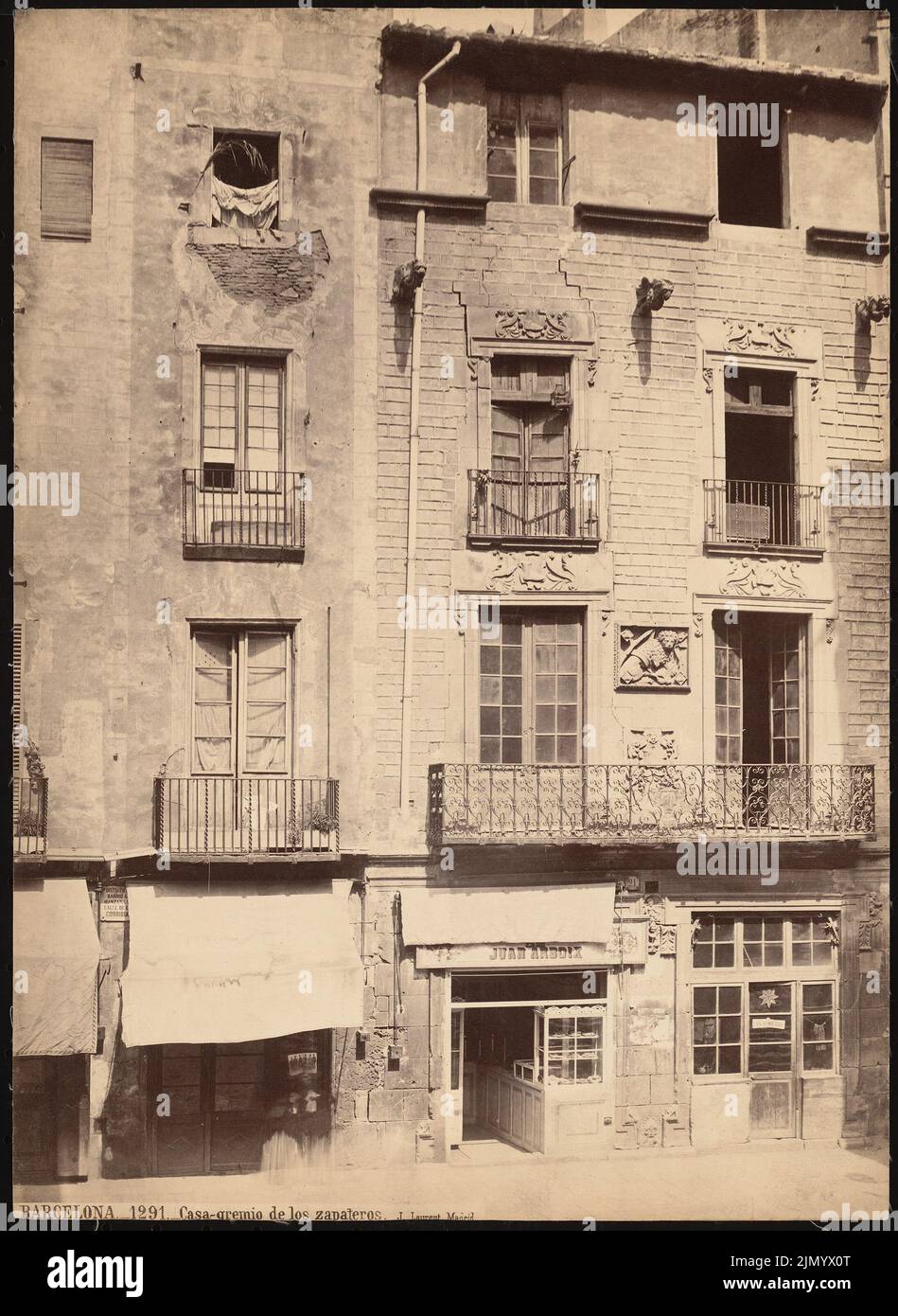 Laurent J., Casa-Gremio de los Zapateros (edificio della gilda del calzolaio), Barcellona (1921): Vista in sezione. Foto, 34,4 x 25,1 cm (inclusi i bordi di scansione) Foto Stock