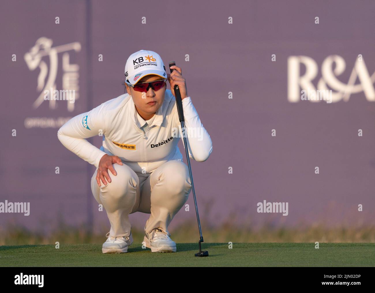 Gullane, Scozia, Regno Unito. 7th agosto 2022. Ultimo round del campionato AIG Women’s Open di golf a Muirfield a Gullane, East Lothian. PIC; Chun in Gee allinea il suo primo putt playoff sul 18th verde. Iain Masterton/Alamy Live News Foto Stock