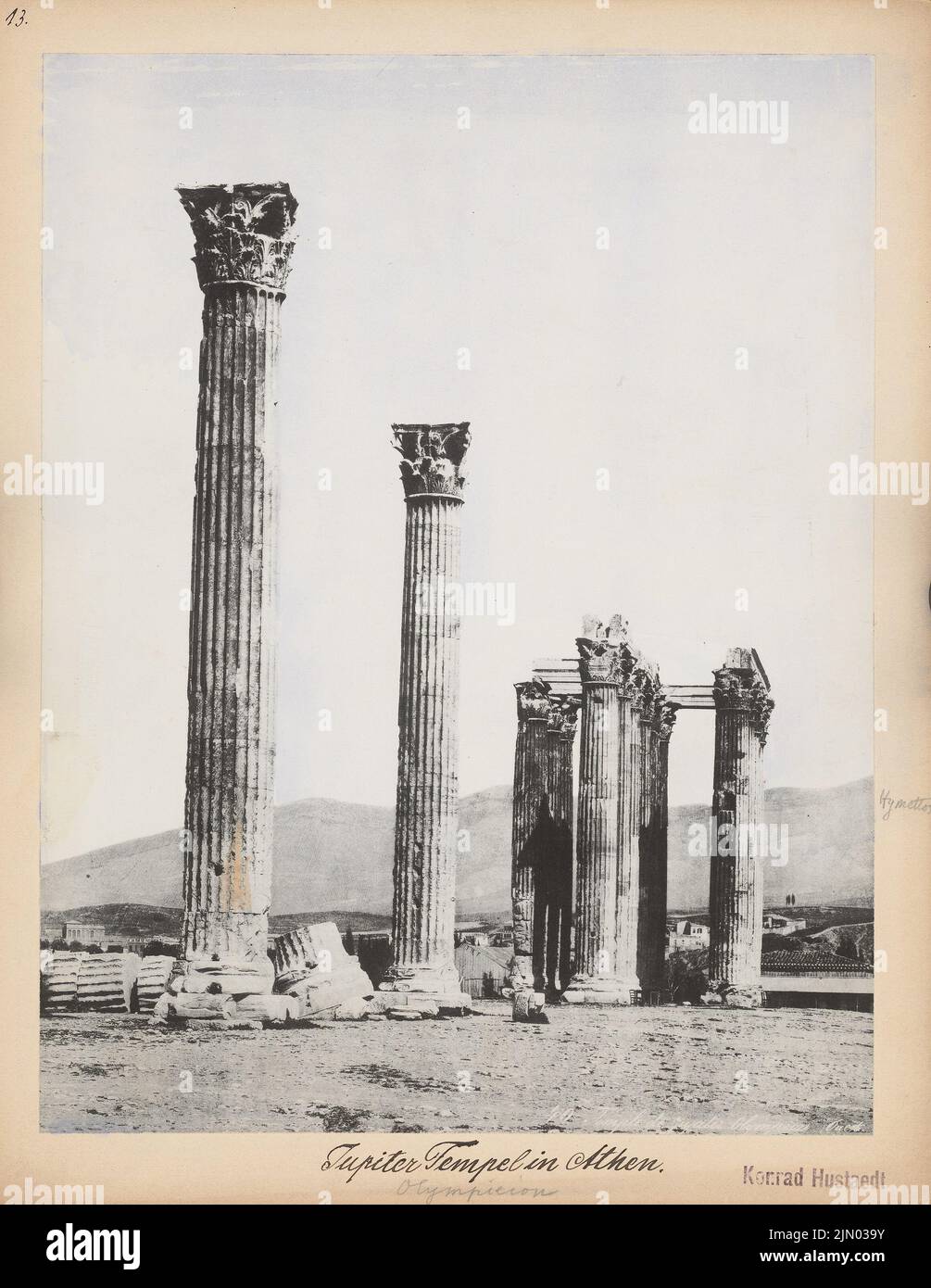 Fotografo sconosciuto, Zeus tempio (Olympieion) ad Atene (senza dat.): Vista. Foto su cartone, colorata, 30 x 23,2 cm (inclusi i bordi di scansione) senza bordi. Fotografa : Zeustempel (Olympieion), Athen Foto Stock