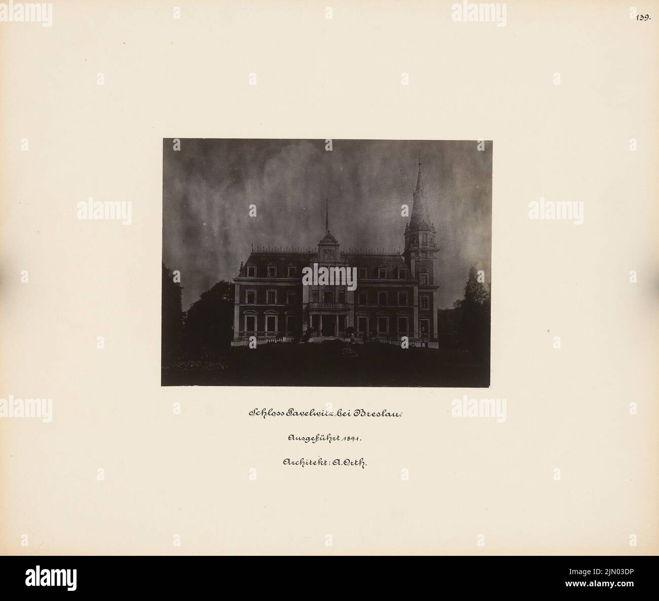 Orth August (1828-1901), Pavelwitz Castello, Wroclaw (1891): Vista della costruzione completata. Foto su cartone, 33 x 39,1 cm (compresi i bordi di scansione) Orth August (1828-1901): Schloss Pavelwitz, Breslau Foto Stock