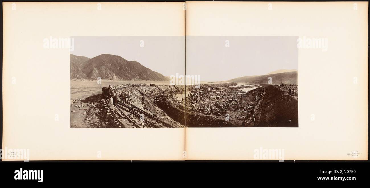 Hutterer Za, lavorando sul nuovo canale di spedizione al cancello di ferro (senza dat.): Lavori di costruzione del canale. Foto su cartone, 42,5 x 96,5 cm (compresi i bordi di scansione) Hutterer Geza (1864-1917): Arbeiten am neuen Schifffahrtskanal beim Eisernen Tor Foto Stock