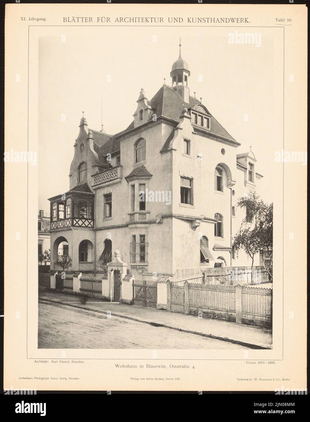 Diestel Karl, edificio residenziale di Osttstraße, Dresda-Blasewitz. (Da: Foglie per l'architettura e l'artigianato, 11th anni, 1898, piatto 90.) (1898-1898): Vista. Pressione leggera su carta, 34,7 x 27,2 cm (compresi i bordi di scansione) Diestel Karl : Wohnhaus Oststraße, Dresden-Blasewitz. (Aus: Blätter für Architektur und Kunsthandwerk, 11. JG., 1898, Tafel 90) Foto Stock