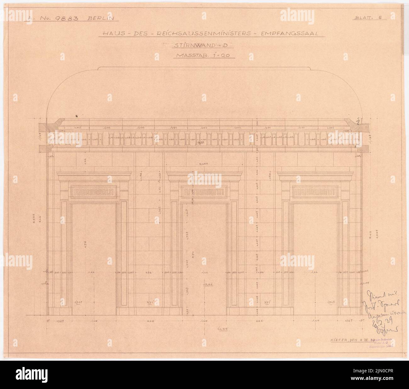 Böhmer Franz (1907-1943), appartamento ufficiale del ministro degli Esteri del Reich Joachim von Ribbentrop a Berlino-Mitte (1941-1941): Ingresso facciata 1:20. Rottura leggera su carta, 59,8 x 67,8 cm (compresi i bordi di scansione) Böhmer & Petrich : Dienstwohnung des Reichsaußenministers Joachim von Ribbentrop, Berlin-Mitte. Umbau Foto Stock