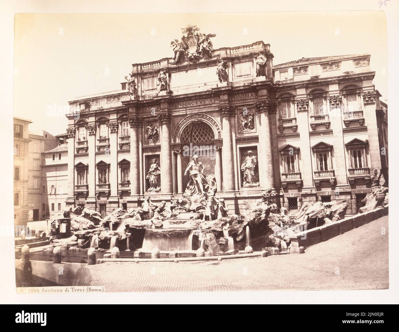 Salvi Niccolo (1697-1751), Fontana di Trevi a Roma (senza dat.): Vista. Foto su cartone, 19,3 x 25,2 cm (compresi i bordi di scansione) Salvi Niccolo (1697-1751): Fontana di Trevi, Rom Foto Stock