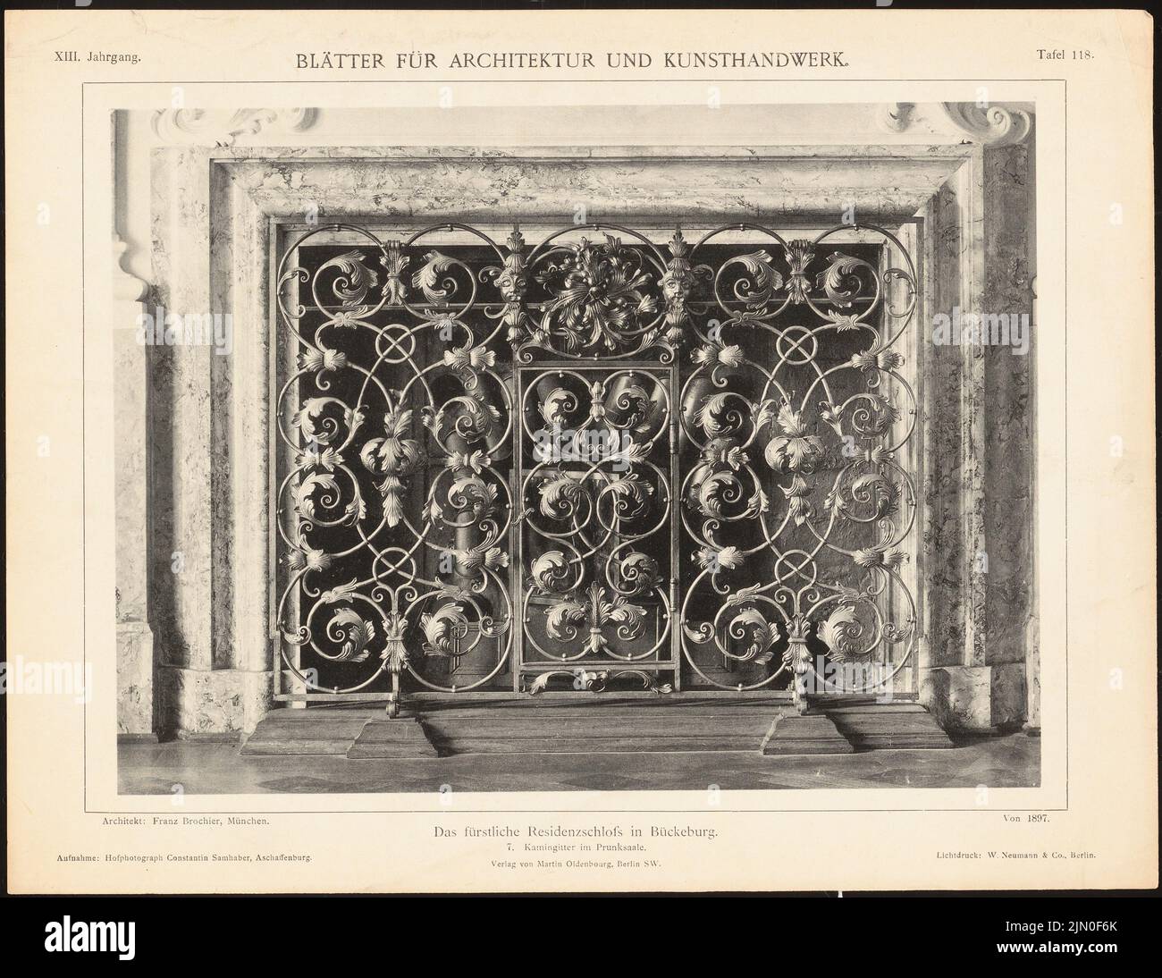 Brochier Franz, Princely Residenzschloss, Bückeburg. (Da: Foglie per l'architettura e l'artigianato, 13th anni, 1900, Tafel 118.) (1900-1900): Guarda la griglia nello splendore. Leggera pressione su carta, 26,7 x 34,6 cm (compresi i bordi di scansione) Brochier Franz : Fürstliches Residenzschloss, Bückeburg. (Aus: Blätter für Architektur und Kunsthandwerk, 13. JG., 1900, Tafel 118) Foto Stock