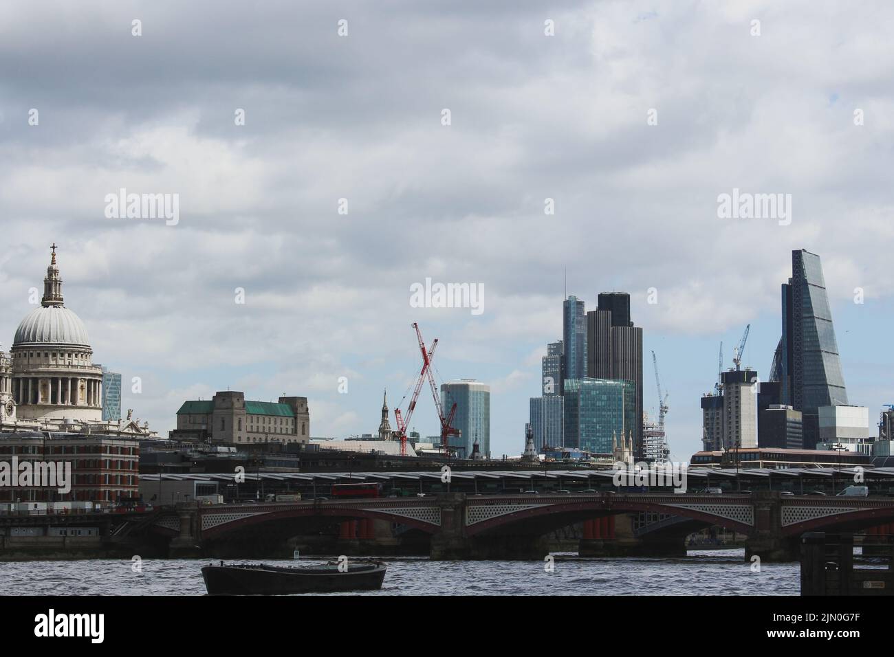 Edifici iconici dello skyline di Londra, tra cui la Cattedrale di St Paul e la City of London Foto Stock