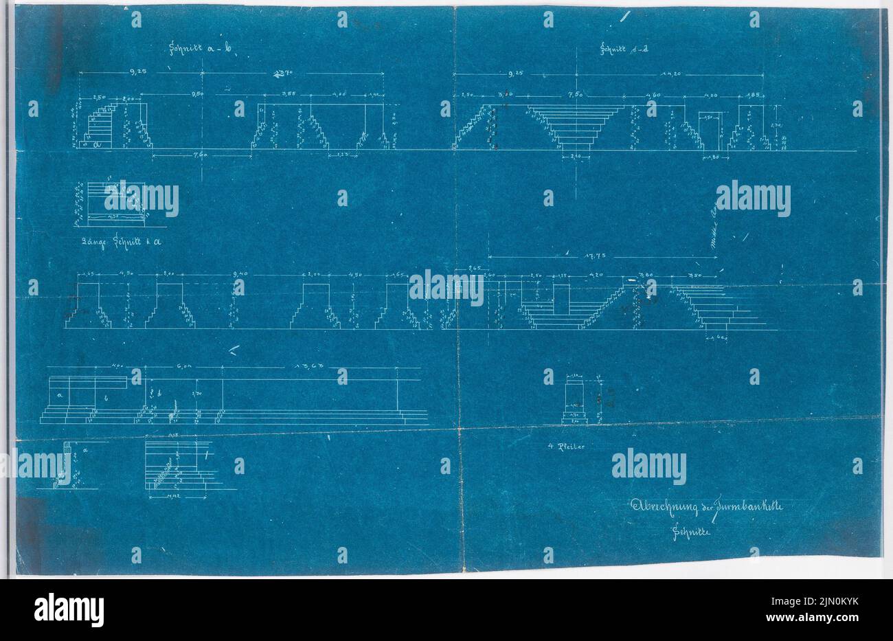 Klomp Johannes Franziskus (1865-1946), espansione della Chiesa di San Giuseppe e Medardus, Lüdenscheid (1904): Torre Chanery. Matita su piano cartaceo, 44,8 x 69,1 cm (compresi i bordi di scansione) Klomp Johannes Franziskus (1865-1946): Erweiterung der St. Joseph und Medardus-Kirche, Lüdenscheid Foto Stock