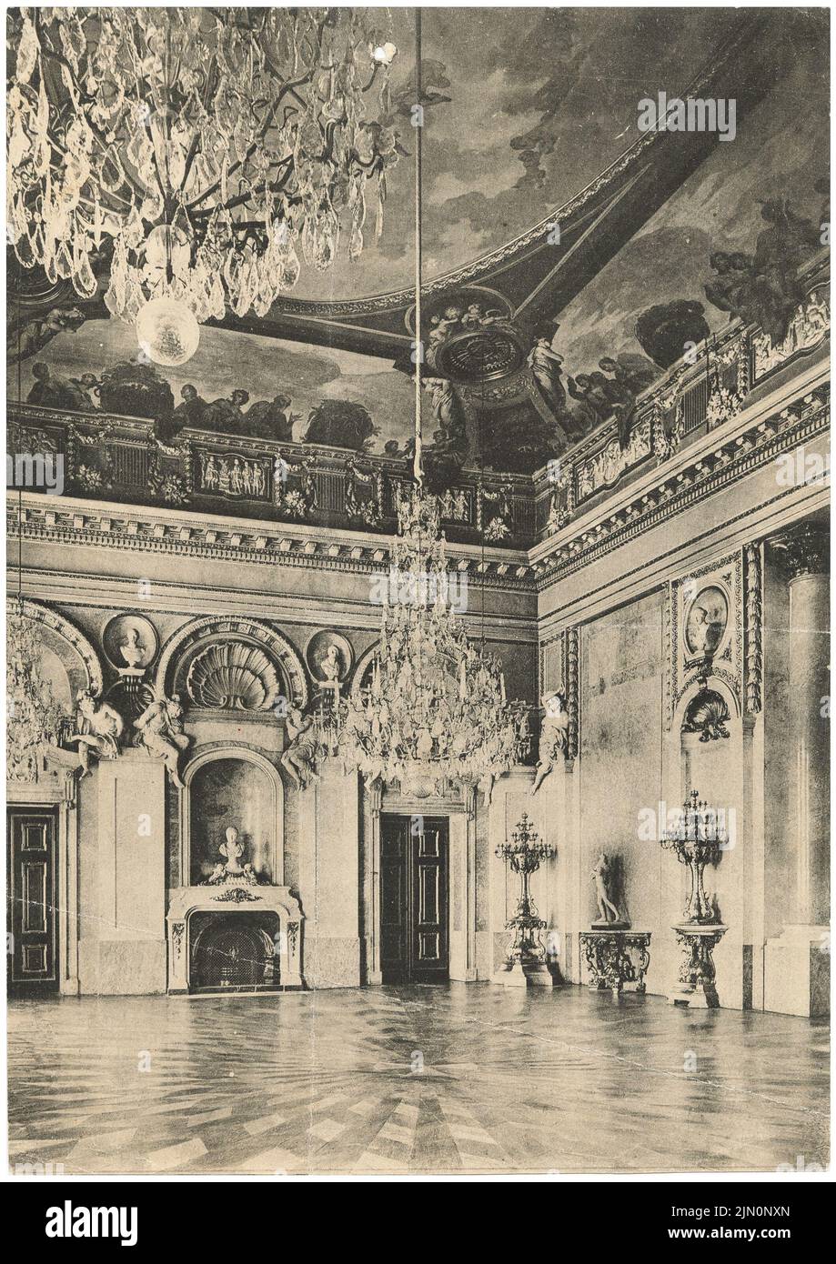 Schlüter Andreas (1660-1714), palazzo comunale di Berlino. ElisabethSaal, angolo nord-ovest (senza data): Vista con dipinti a soffitto: Voute (Terveste 1698/99), Mitte Bernhard Rock (1786-94), condizione al momento di Wilhelm II .. Foto, 25,3 x 17,9 cm (incl Scansione bordi) Schlüter Andreas (1660-1714): Berliner Stadtschloss. Elisabethsaal, Nordwestecke (ohne DAT.) Foto Stock