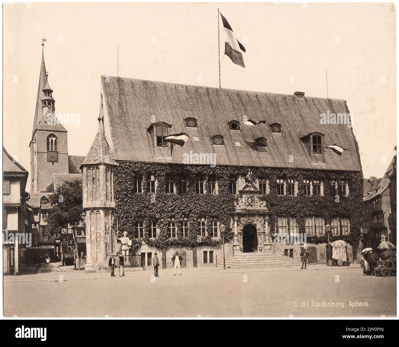 Fotografo sconosciuto, municipio di Quedlinburg (senza data): Vista Marktfront, nella chiesa di sfondo a sinistra. Foto, 21,1 x 26,3 cm (inclusi i bordi di scansione) senza bordi. Fotografa : Rathaus a Quedlinburg (ohne DAT.) Foto Stock