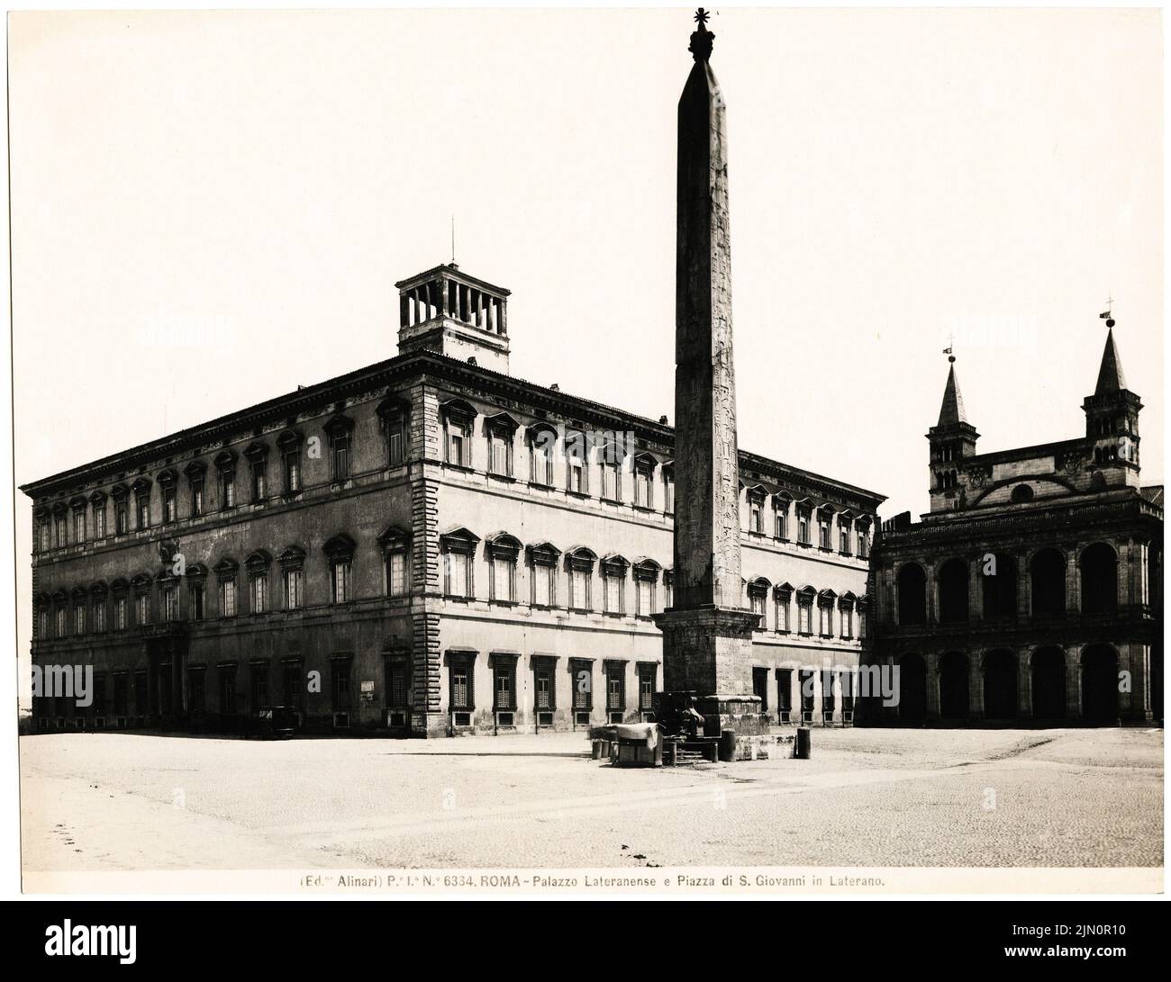 Fontana Domenico (1543-1607), Lateranpalast e Piazza di S. Giovanni di Laterano, Roma (senza dat.): Piazza con stele e palazzo. Foto, 19,4 x 25,1 cm (compresi i bordi di scansione) Fontana Domenico (1543-1607): Lateranpalast und Piazza di S. Giovanni di Laterano, Rom (ohne DAT.) Foto Stock