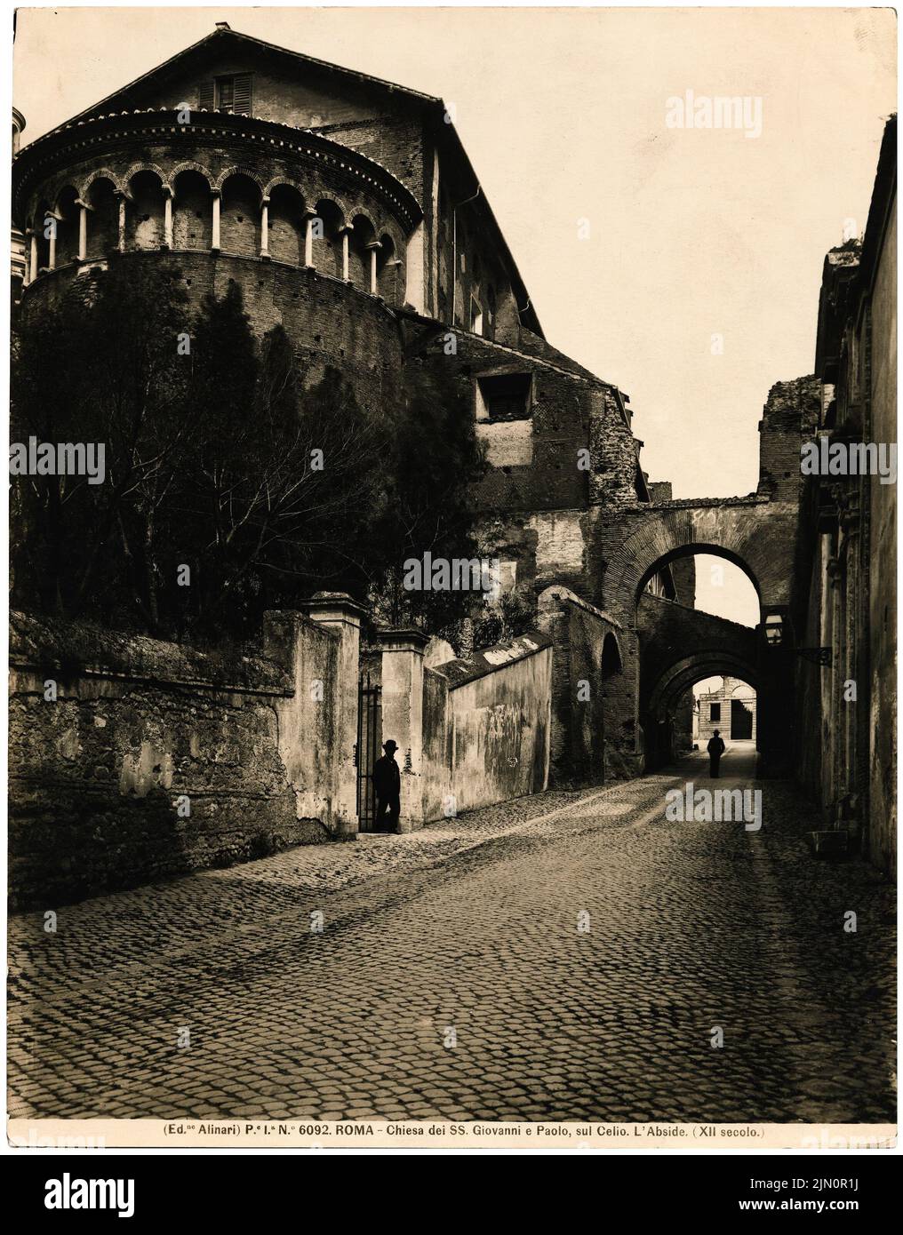 Alinari, SS. Giovanni e Paolo, Roma (senza DAT.): Vista dell'Est, Apsis. Foto, 25,7 x 20,1 cm (inclusi i bordi di scansione) Alinari: SS. Giovanni e Paolo, Rom (ohne DAT.) Foto Stock
