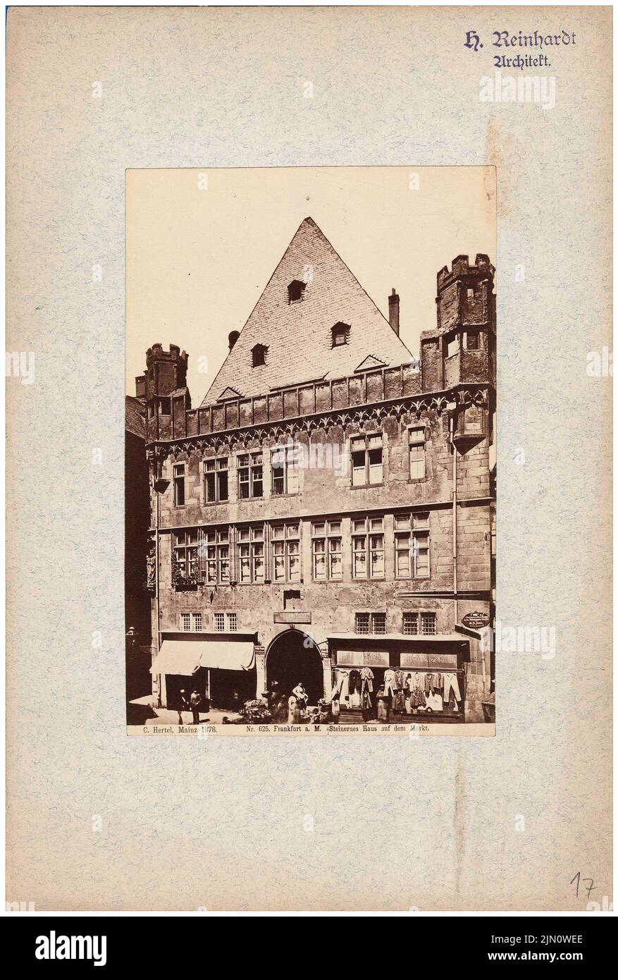 Hertel Carl (1832-1906), Steinernes Haus am Römerberg a Francoforte sul meno (senza dat.): Vista. Foto su cartone, 24,5 x 16,5 cm (compresi i bordi di scansione) Hertel Carl (1832-1906): Steinernes Haus am Römerberg a Francoforte sul meno (ohne DAT.) Foto Stock