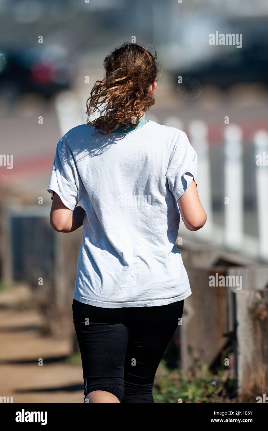 Immagine di una donna in fuga mattutina. Trail Runner, Beach Runner, San Francisco, California, West Coast, Salute, benessere, esercizio fisico Foto Stock