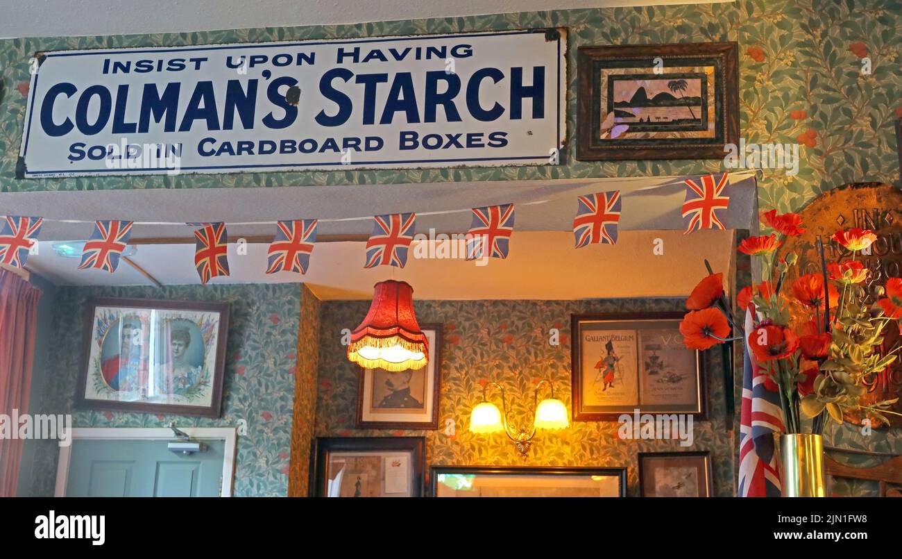 Interior of the Albion Inn, Colmans Starch Adverts, Volunteer St / Park St, Chester, Cheshire, Inghilterra, Regno Unito, CH1 1RN Foto Stock