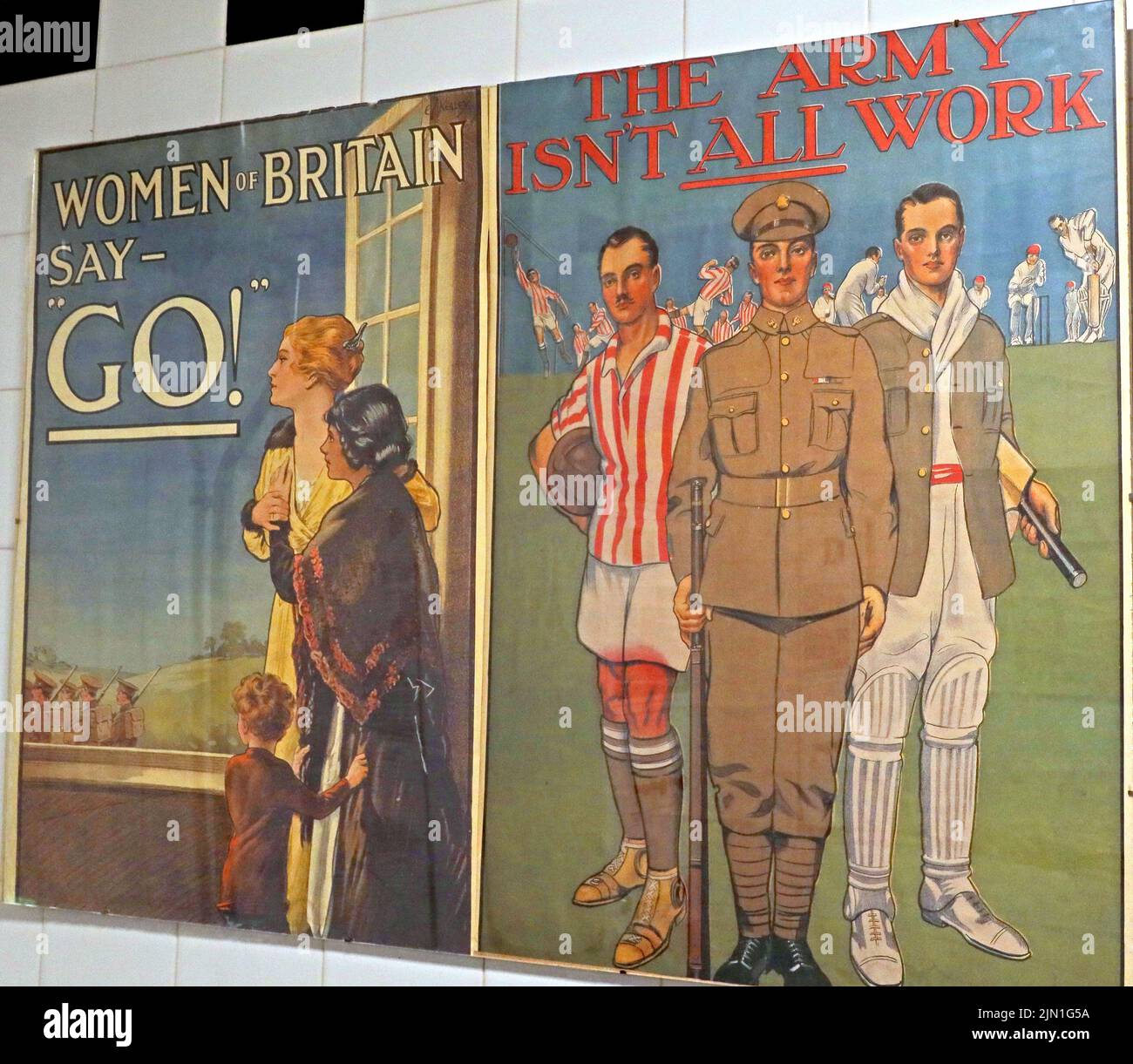 UK, British Army recruitment poster - Women of Britain Say Go, The Army is Nt all Work, Chester, Cheshire, Inghilterra, UK, CH1 1AB Foto Stock