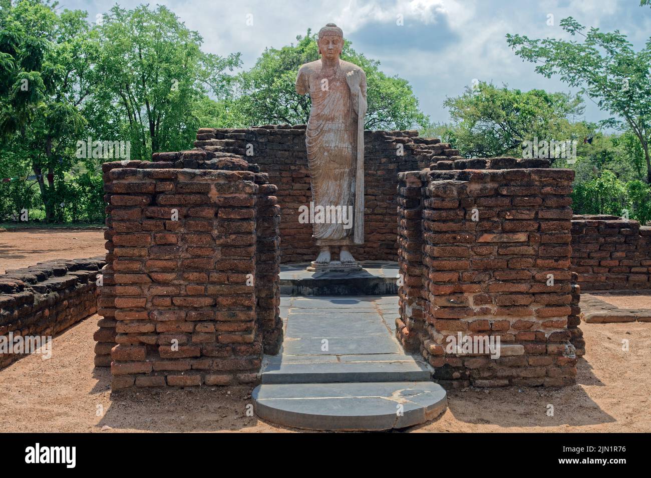 08 23 2015 Statua del Buddha 3rd secolo d.C. rovine di Nagarjunakonda, Nagarjuna Sagar Andhra Pradesh, India, Asia, indiano, asiatico - Foto Stock