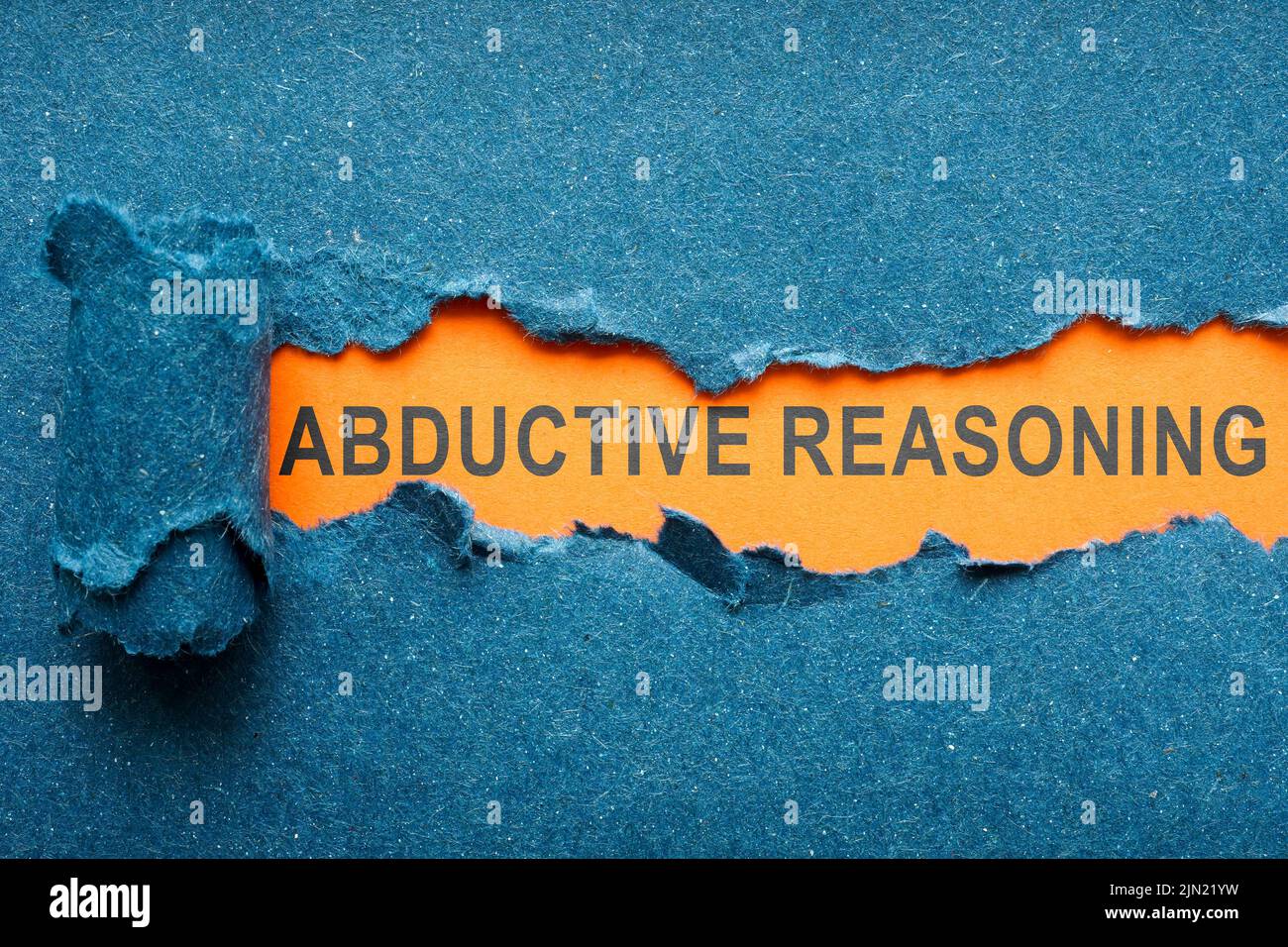 Carta strappata e iscrizione concetto di ragionamento abducivo. Foto Stock