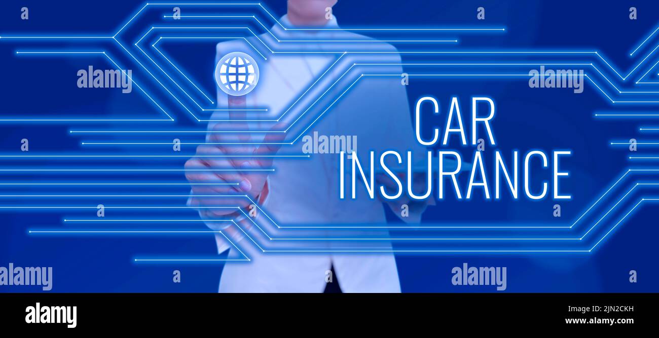 Didascalia di testo che presenta assicurazione auto. Business idea copertura incidenti Politica globale garanzia veicolo a motore uomo d'affari in tuta tenere tablet Foto Stock