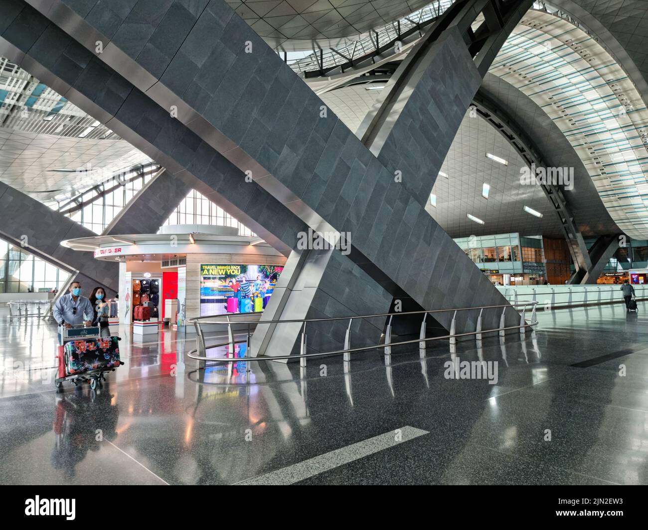 DOHA, QATAR - 4 MARZO 2022: L'interno del nuovo aeroporto internazionale di Hamad a Doha, Qatar. Foto Stock