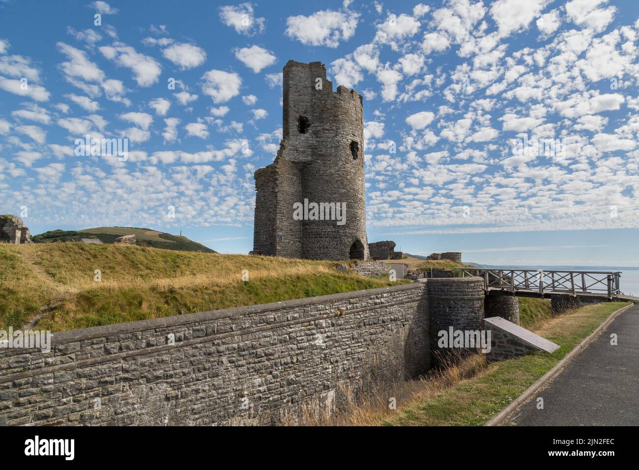 Resti della torre di accesso nord al castello di Aberystwyth, una fortezza edoardiana di grado i situata nella città balneare di Aberystwyth, Galles. Foto Stock