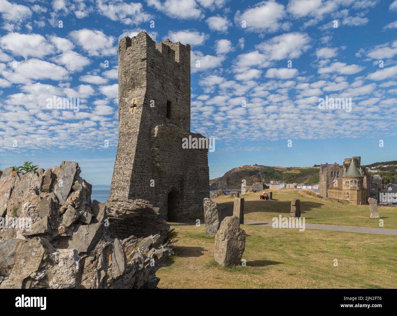 Resti della torre di accesso nord al castello di Aberystwyth, una fortezza edoardiana di grado i situata nella città balneare di Aberystwyth, Galles. Foto Stock
