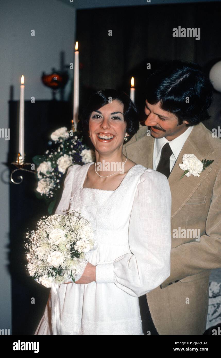 Vintage 1976 matrimonio nella casa della sposa, Montana, Stati Uniti Foto Stock