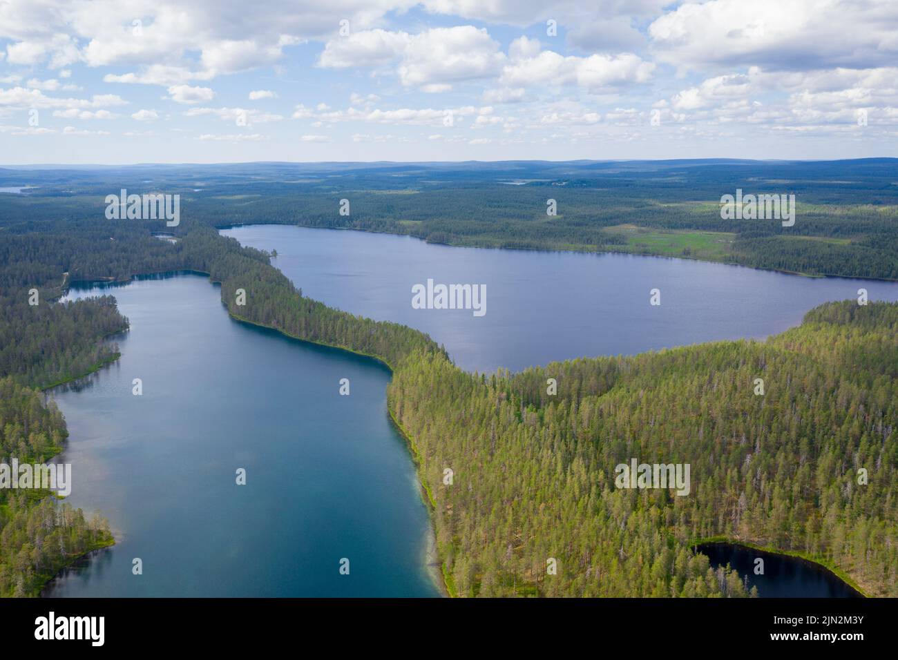 Ripresa aerea dei laghi in Finlandia durante l'estate Foto Stock