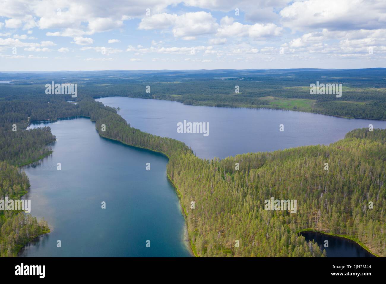 Ripresa aerea dei laghi in Finlandia durante l'estate Foto Stock