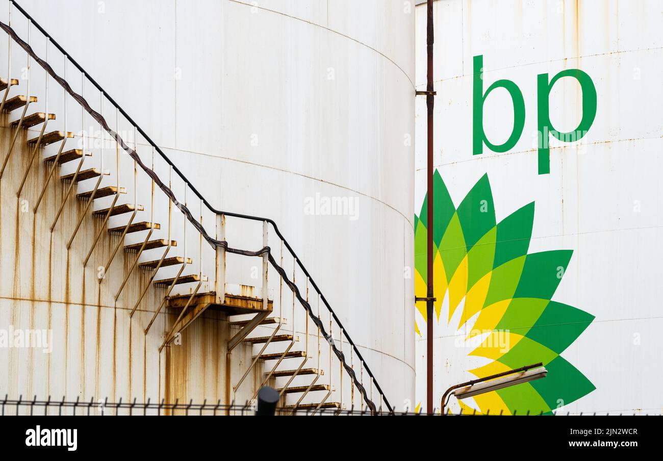 Serbatoi di stoccaggio carburante BP Foto Stock