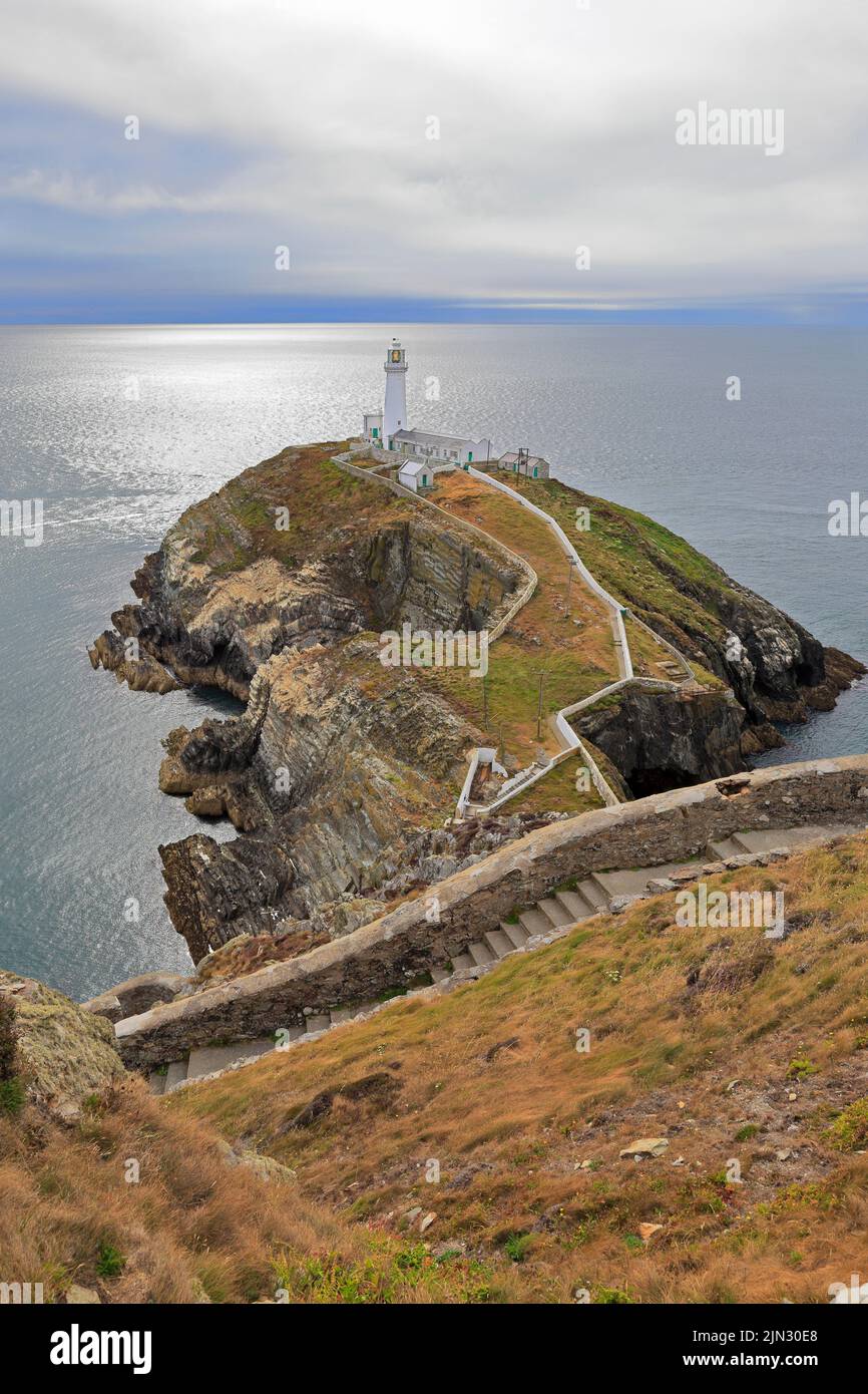 Faro di South Stack, Ynys Lawd, Holyhead, Isola di Anglesey, Ynys Mon, Galles del Nord, Regno Unito. Foto Stock