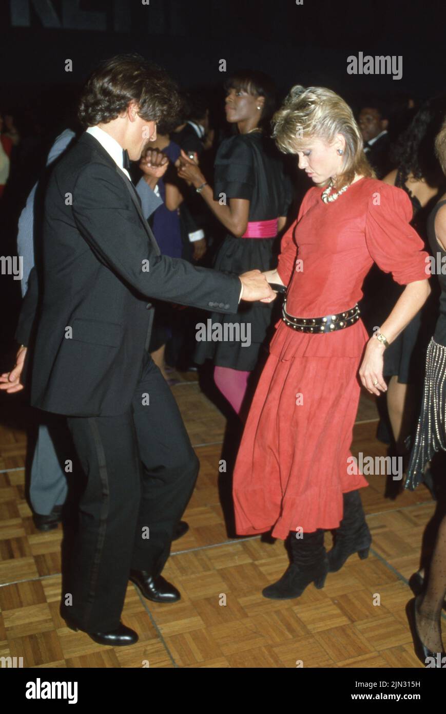 FILE PICS: Olivia Newton-John 1948-2022. **FOTO DEL FILE** Olivia Newton-John è scomparsa. CULVER CITY, CA - 20 MARZO: Cantante Olivia Newton-John e Matt Lattanzi al 'Dreamgirls' Opening Night Party il 20 marzo 1983 presso i TVC Studios di Culver City. Credit: Ralph Dominguez/MediaPunch Credit: MediaPunch Inc/Alamy Live News Foto Stock