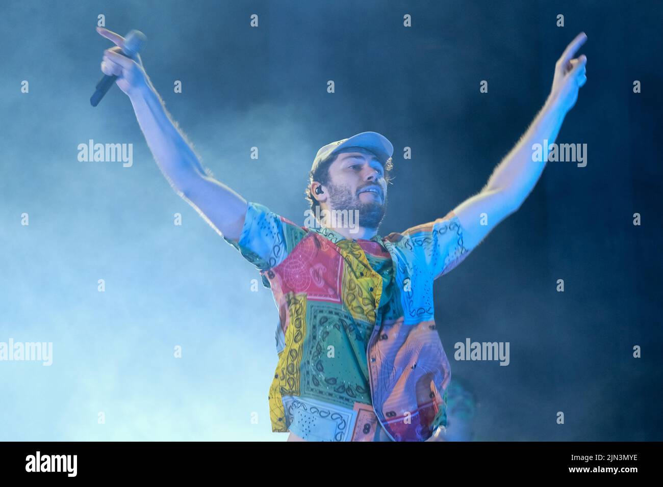 Verona, Italia. 8th agosto 2022. La pop band italiana pinguini Tattici Nucleari si esibisce dal vivo all'Arena di Verona per il tour estivo "dove eravamo rimasti" Credit: Roberto Tommasini/Alamy Live News Foto Stock