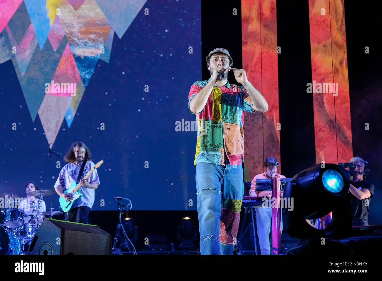 Verona, Italia. 8th agosto 2022. La pop band italiana pinguini Tattici Nucleari si esibisce dal vivo all'Arena di Verona per il tour estivo "dove eravamo rimasti" Credit: Roberto Tommasini/Alamy Live News Foto Stock