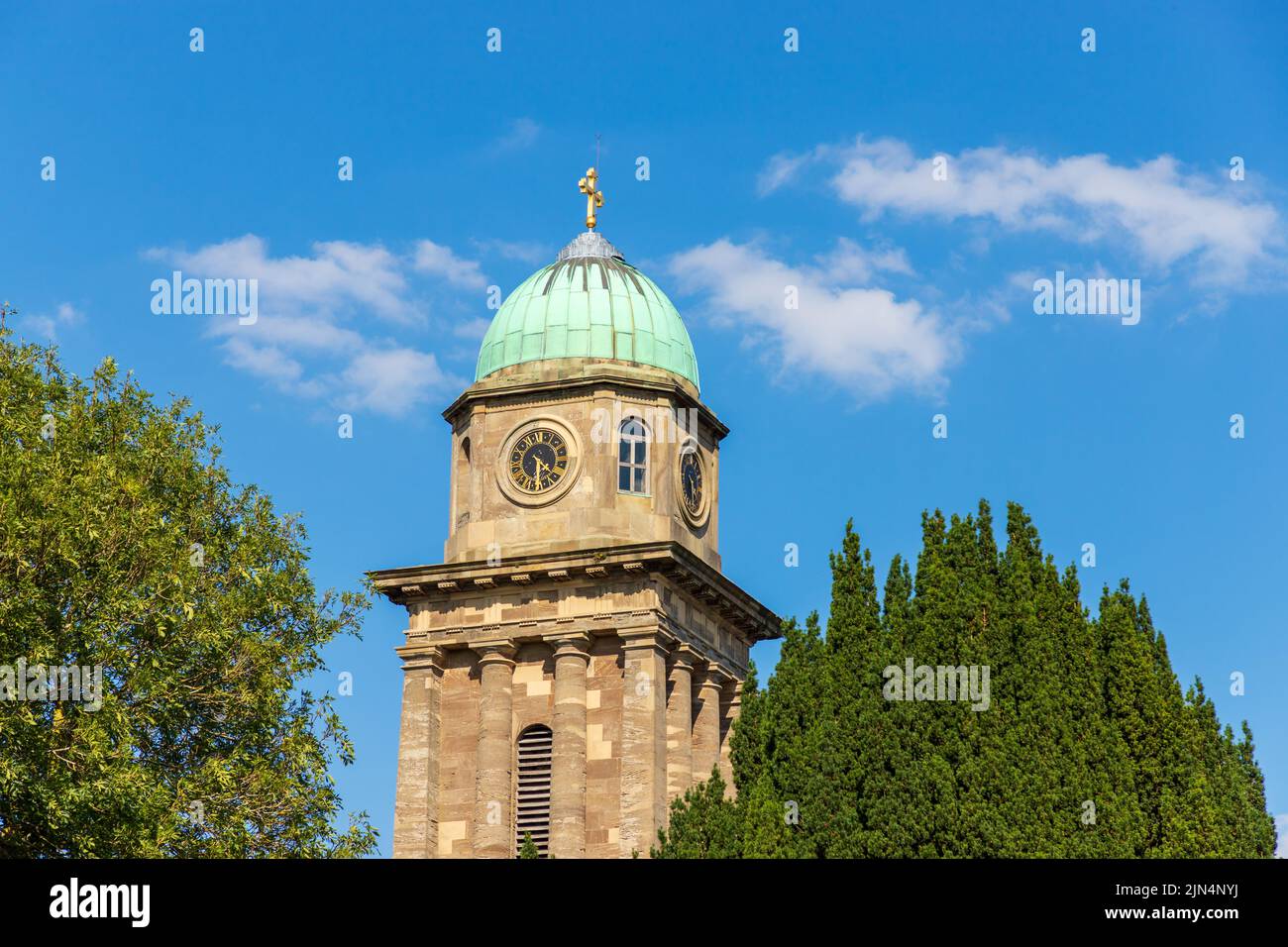 Chiesa di St Mary Magdelane a Bridgnorth, Shropshire, Regno Unito in una giornata estiva con cielo blu Foto Stock