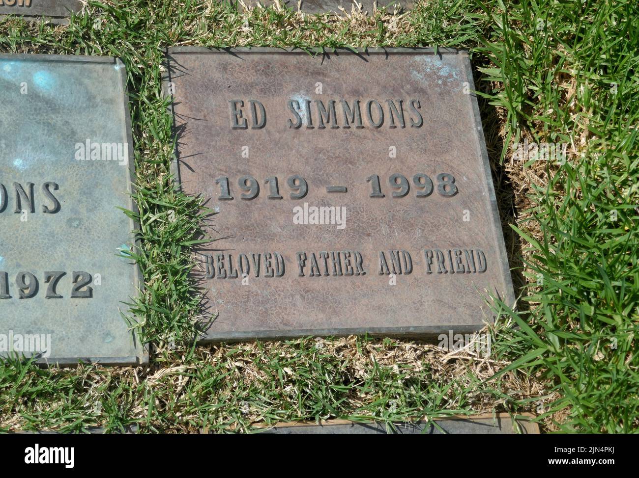 Los Angeles, California, USA 1st agosto 2022 sceneggiatore ed Simmons grave al Pierce Brothers Westwood Village Memorial Park il 1 agosto 2022 a Los Angeles, California, USA. Foto di Barry King/Alamy Stock Foto Foto Stock