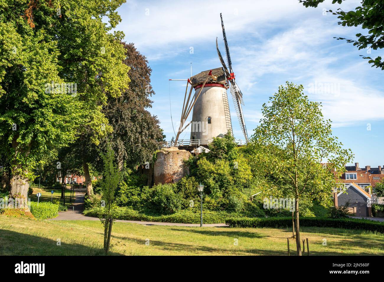 Storico mulino a vento olandese nella città di Rhenen Foto Stock