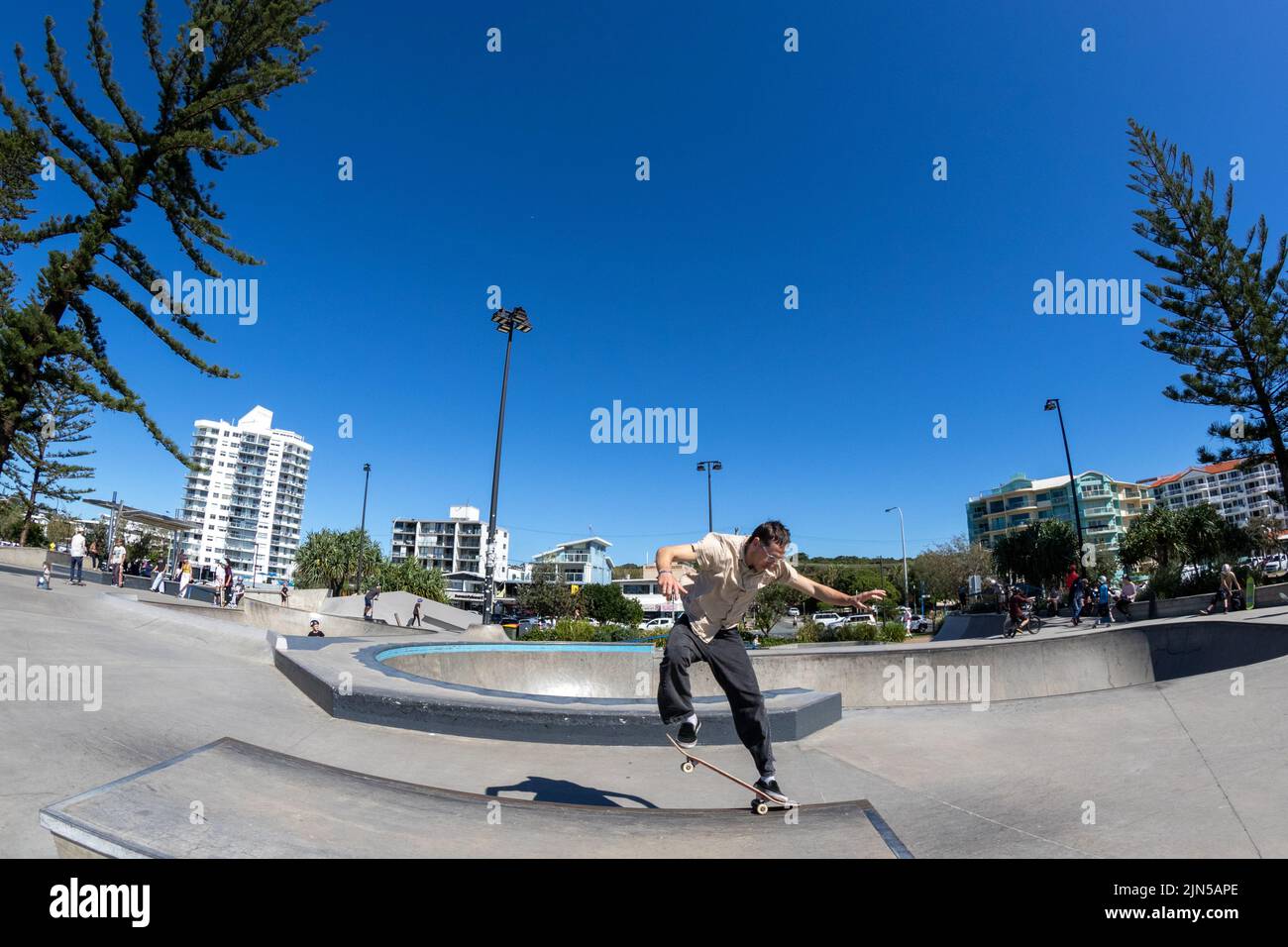 Lo skater in Alexandra headland skatepark. Maroochydore, Australia. Foto Stock
