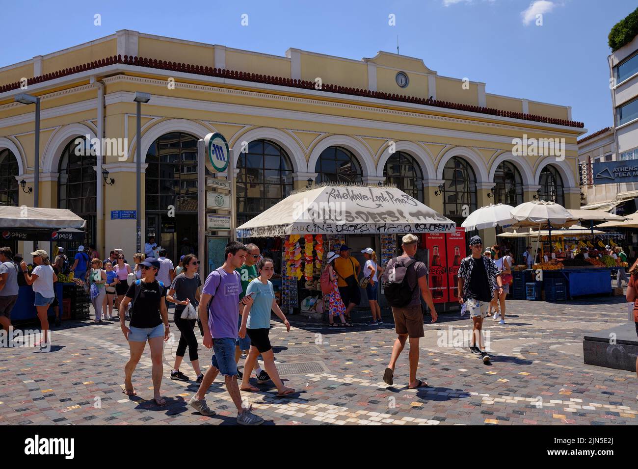 Vista esterna della metropolitana Monastiraki nel centro di Atene Grecia Foto Stock