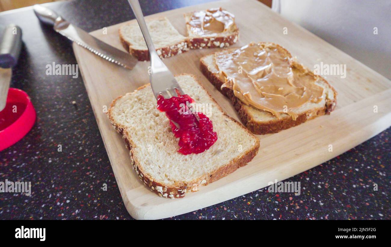 Burro di arachidi e sandwich di gelatina Foto Stock