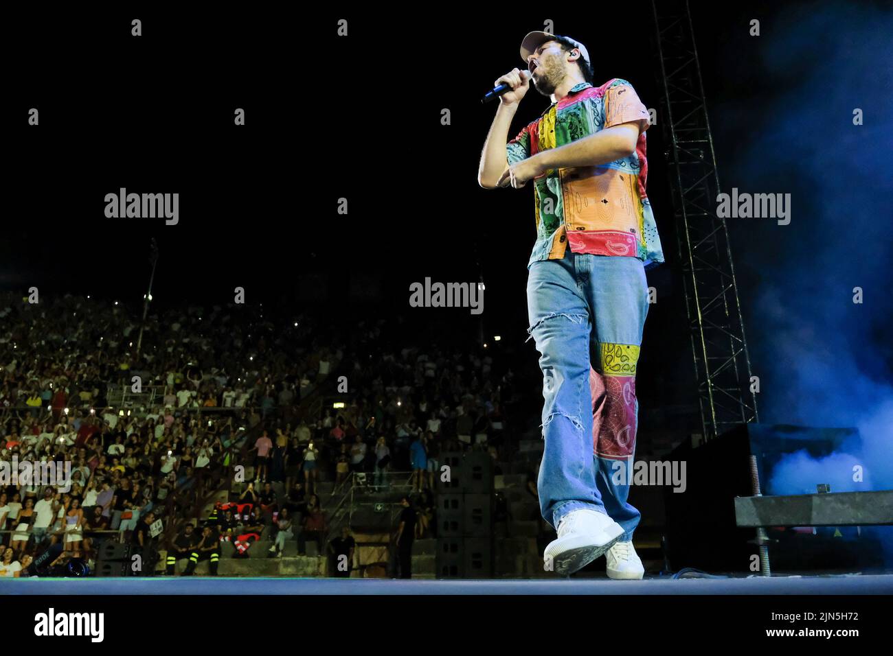 Verona, Italia. 08th ago 2022. Riccardo Zanotti durante PINGUINI ATTICI NUCLEARI - dove eravamo rimasti, Concerto di Musica a Verona, Italia, Agosto 08 2022 Credit: Independent Photo Agency/Alamy Live News Foto Stock