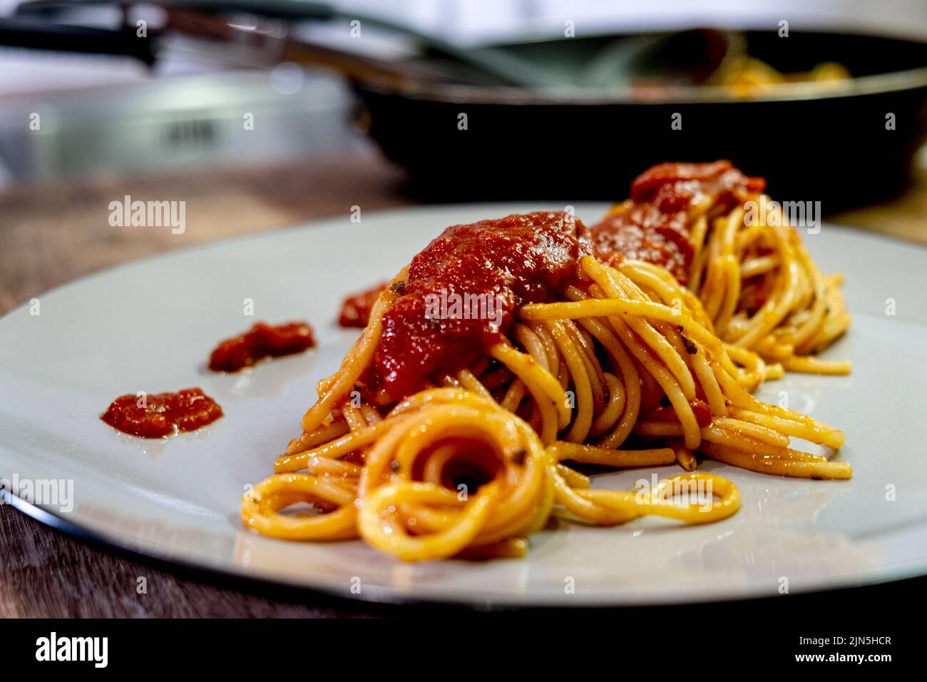 Spaghetti con salsa di pomodoro Foto Stock
