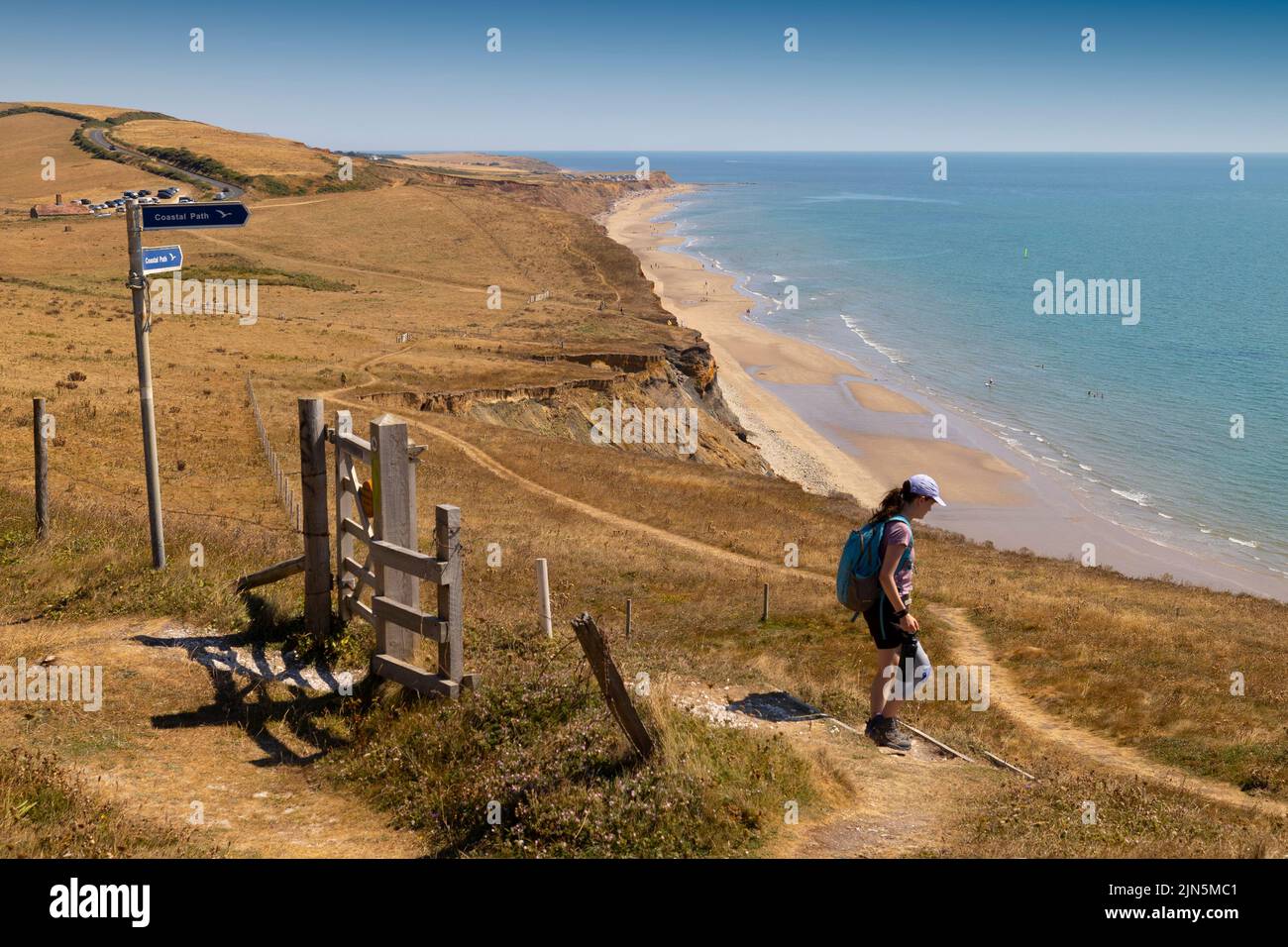 Camminatori,camminando,ramblers,parch,campi,sentiero,costa,spiaggia,mare,Compton, Bay,Isle of Wight,Inghilterra,UK,Gran Bretagna,inglese, Foto Stock
