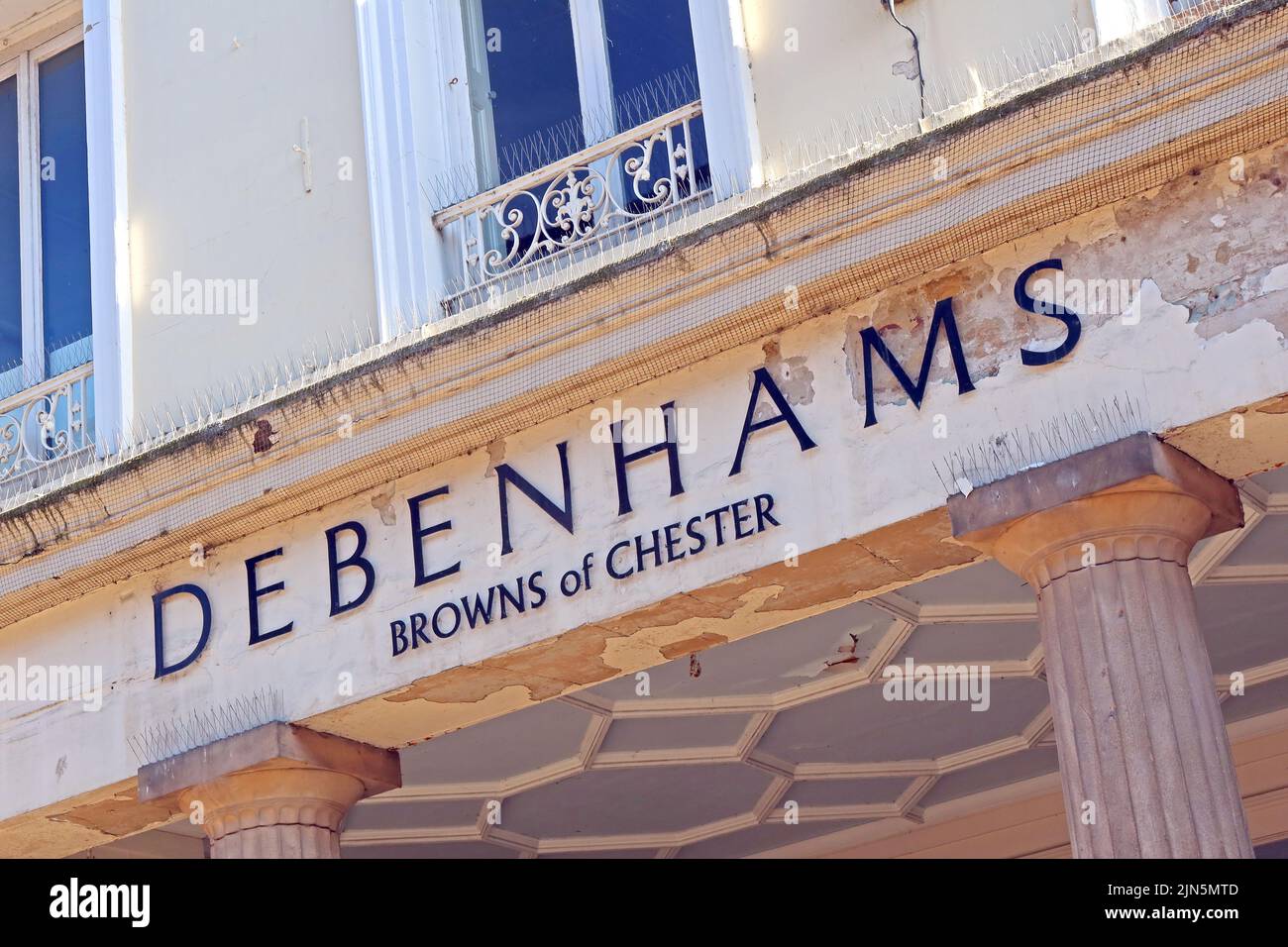 Debenhams, ex-Browns of Chester, Eastgate, ora chiuso - Chester City Centre, Cheshire, Inghilterra, Regno Unito, CH1 Foto Stock