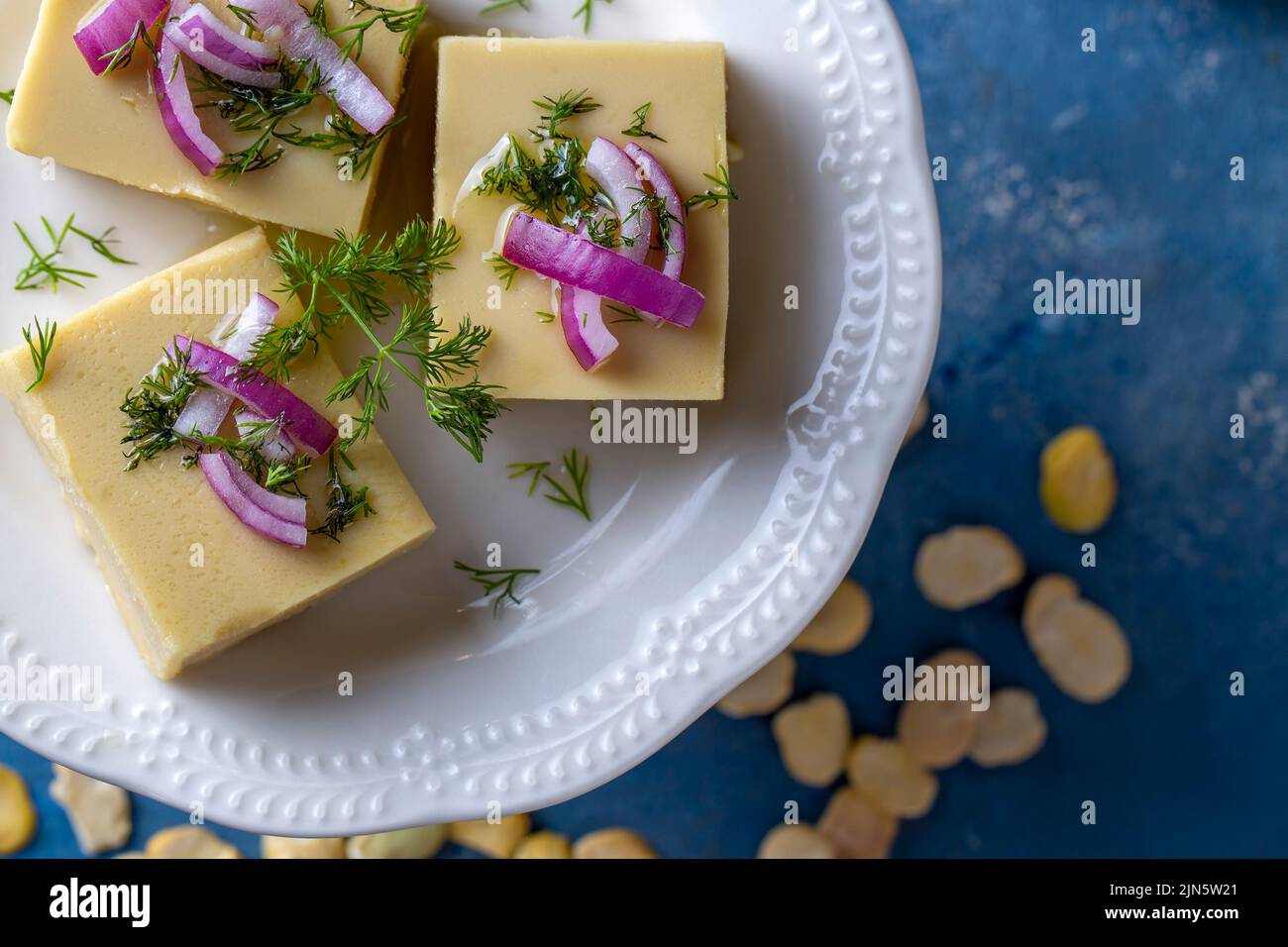 Piatti tradizionali turchi con olio d'oliva, antipasti; purea di fagiolini o pasta di fagiolini. (Nome turco; Fava) Fava alimentare turco Foto Stock