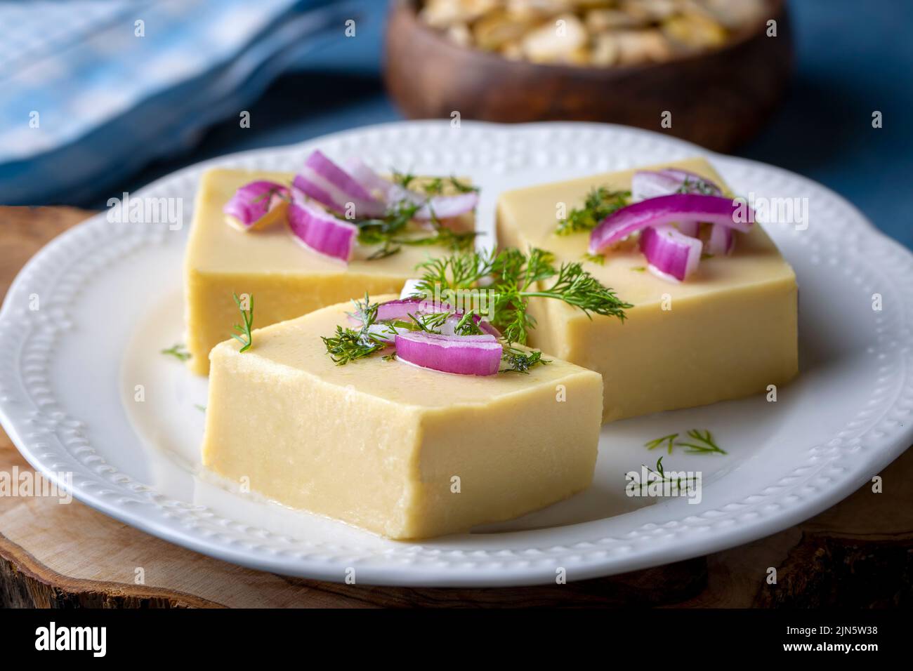 Piatti tradizionali turchi con olio d'oliva, antipasti; purea di fagiolini o pasta di fagiolini. (Nome turco; Fava) Fava alimentare turco Foto Stock