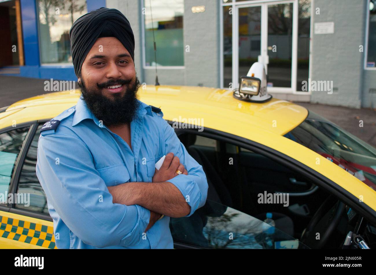 Baghwant Singh, Silver Top Cab Service conducente fotografato con il suo taxi a Elizabeth Street, Melbourne Foto Stock